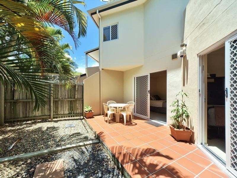 3/16 Miles Street, Hawthorne QLD 4171