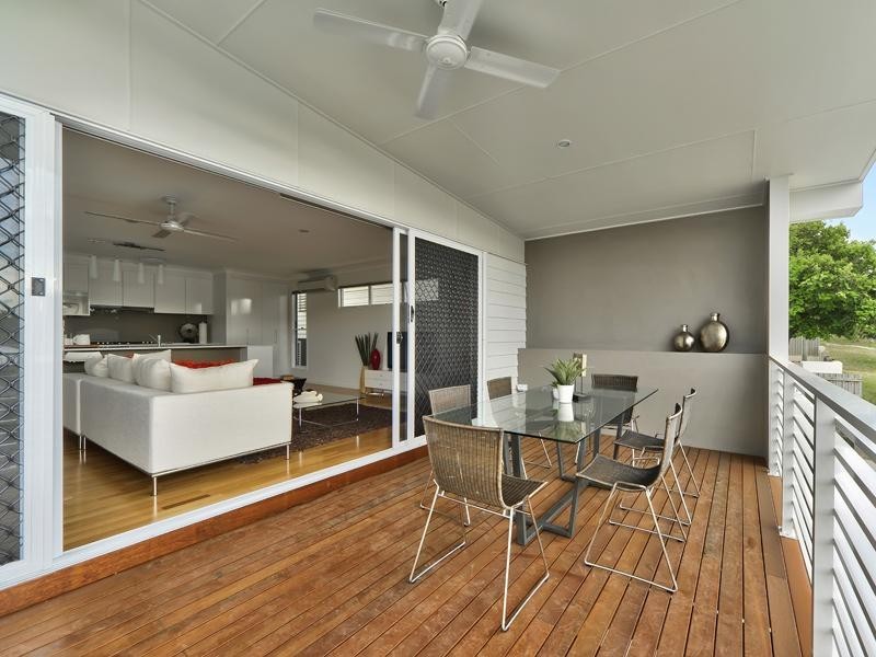 44 Dover Street, Hawthorne QLD 4171