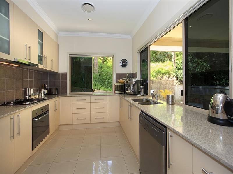 37 Byrne Parade, Balmoral QLD 4171