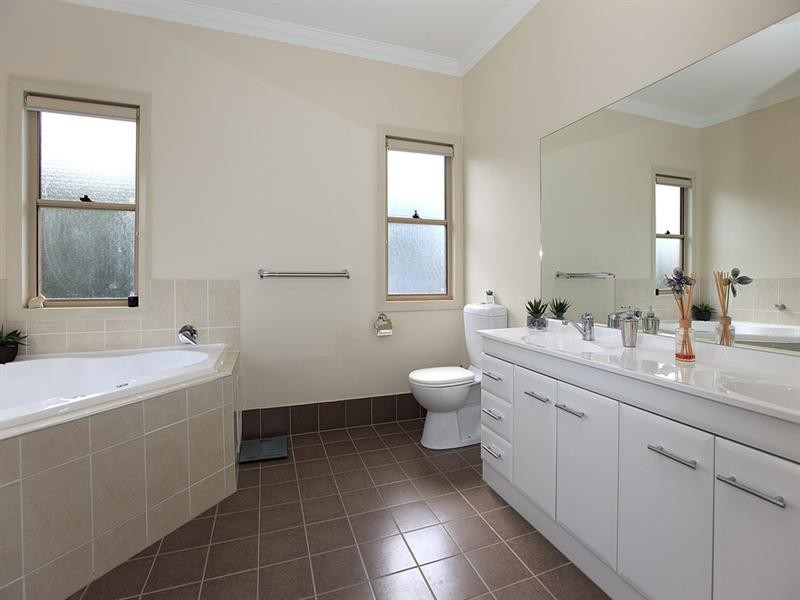 37 Byrne Parade, Balmoral QLD 4171