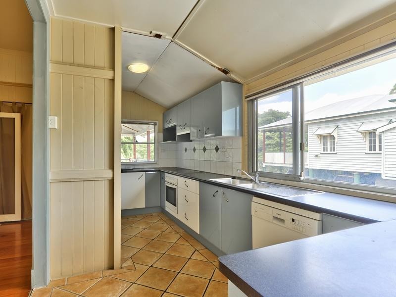 124 Barrack Road, Cannon Hill QLD 4170