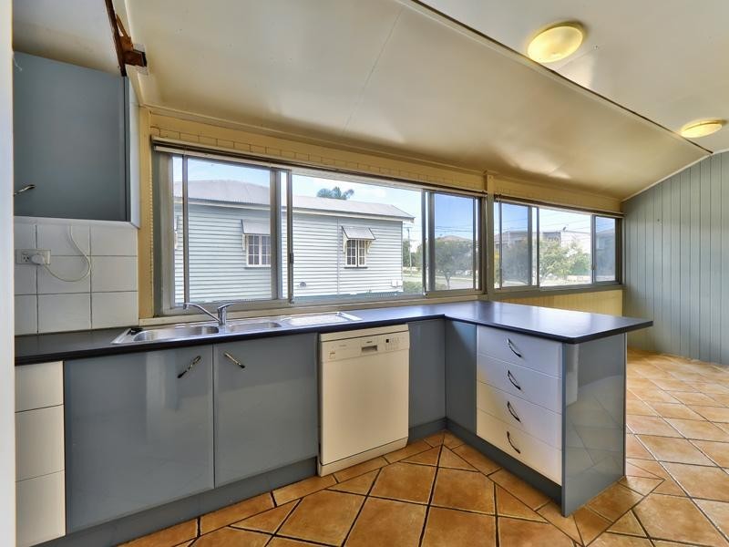 124 Barrack Road, Cannon Hill QLD 4170
