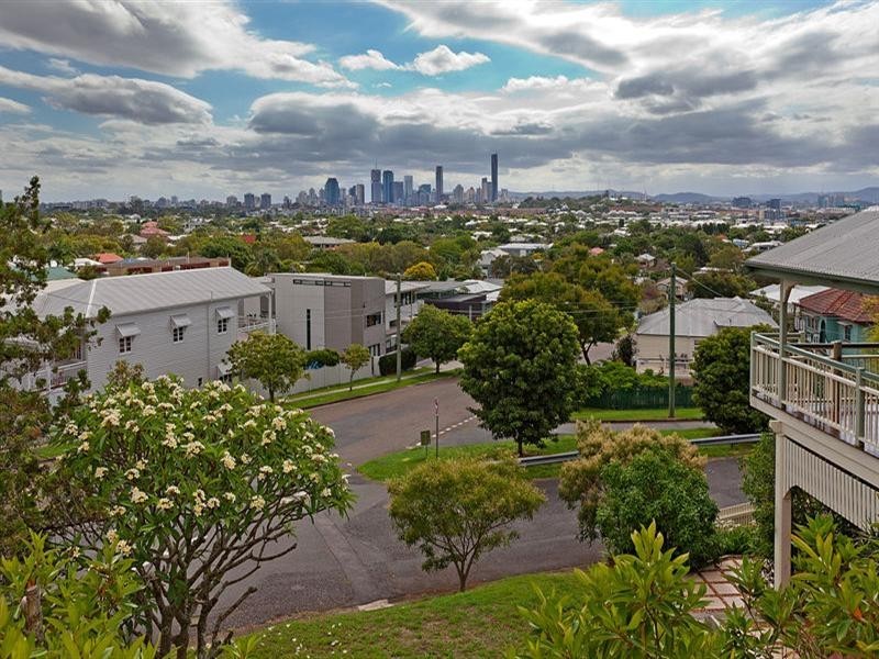 1 Ryan Avenue, Balmoral QLD 4171