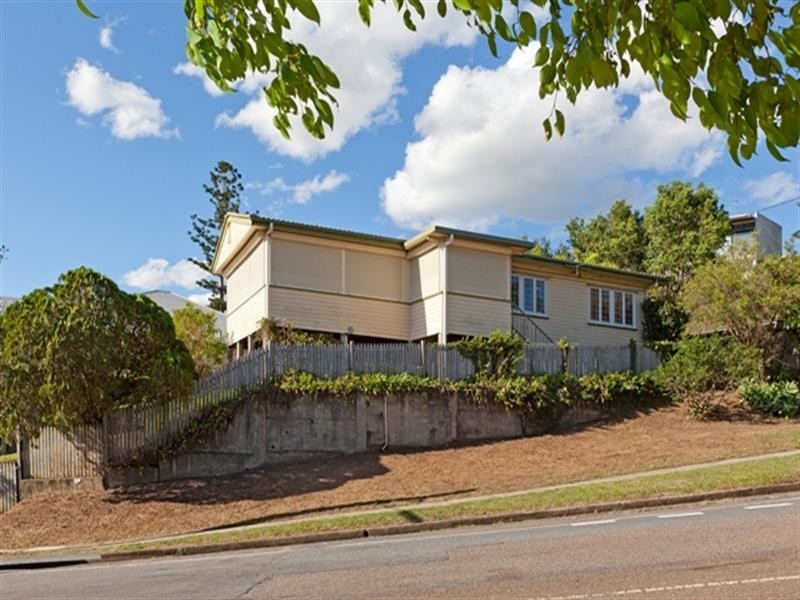 1 Ryan Avenue, Balmoral QLD 4171