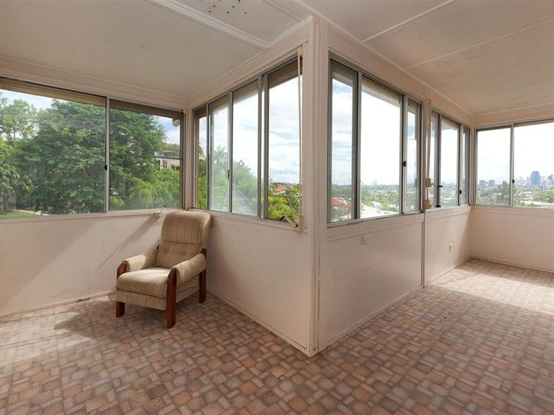 1 Ryan Avenue, Balmoral QLD 4171