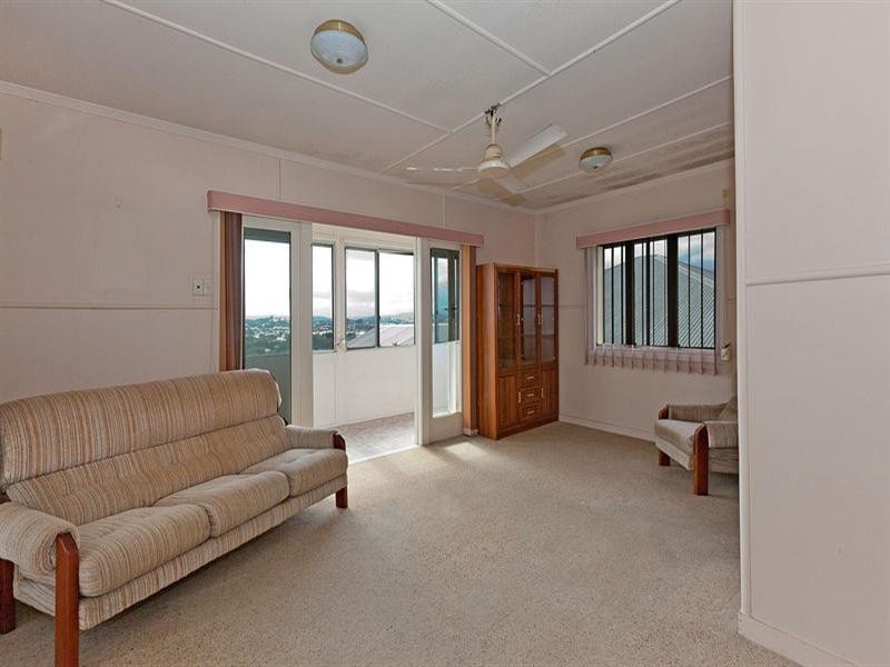 1 Ryan Avenue, Balmoral QLD 4171