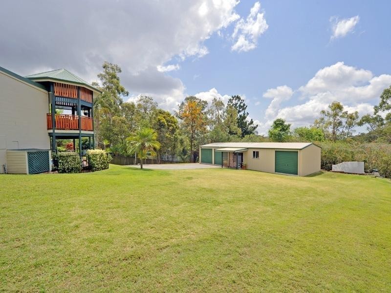 27 David Road, Holland Park QLD 4121