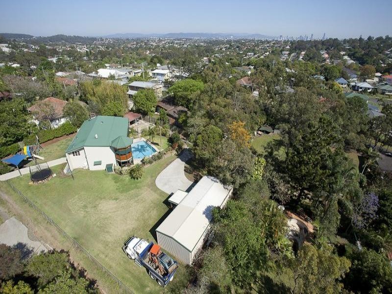 27 David Road, Holland Park QLD 4121