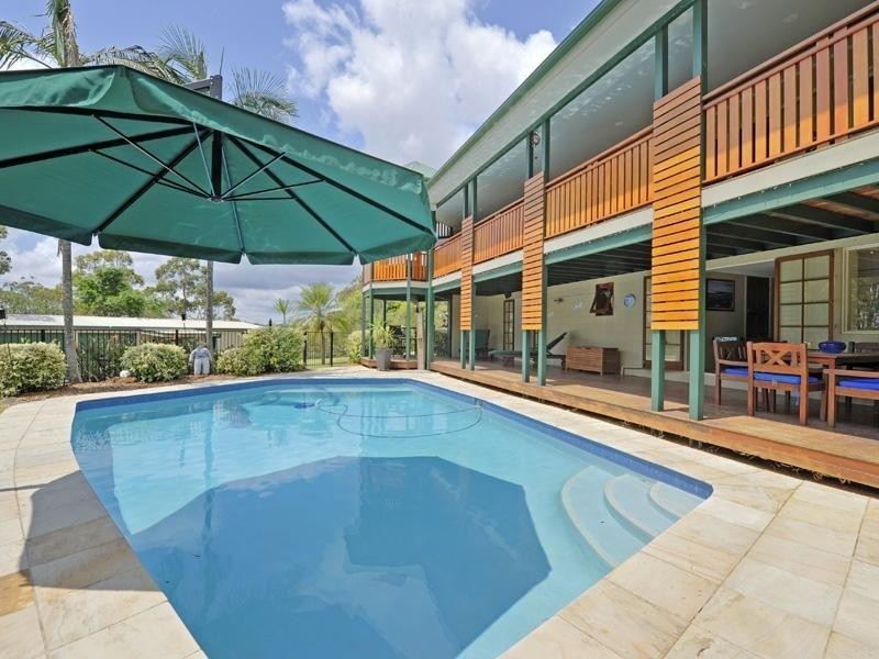 27 David Road, Holland Park QLD 4121
