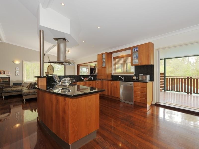 27 David Road, Holland Park QLD 4121