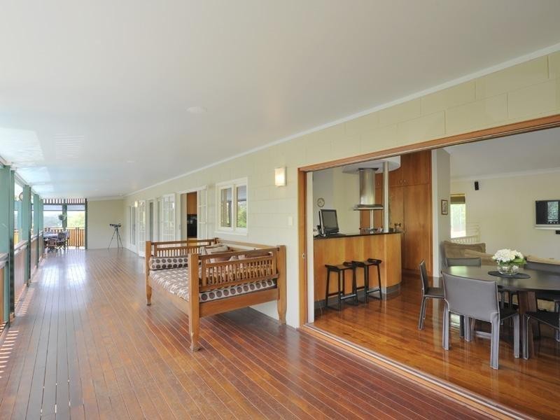 27 David Road, Holland Park QLD 4121