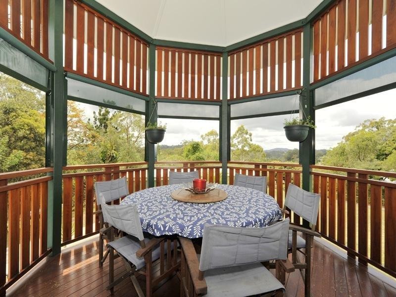 27 David Road, Holland Park QLD 4121