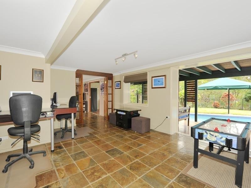 27 David Road, Holland Park QLD 4121