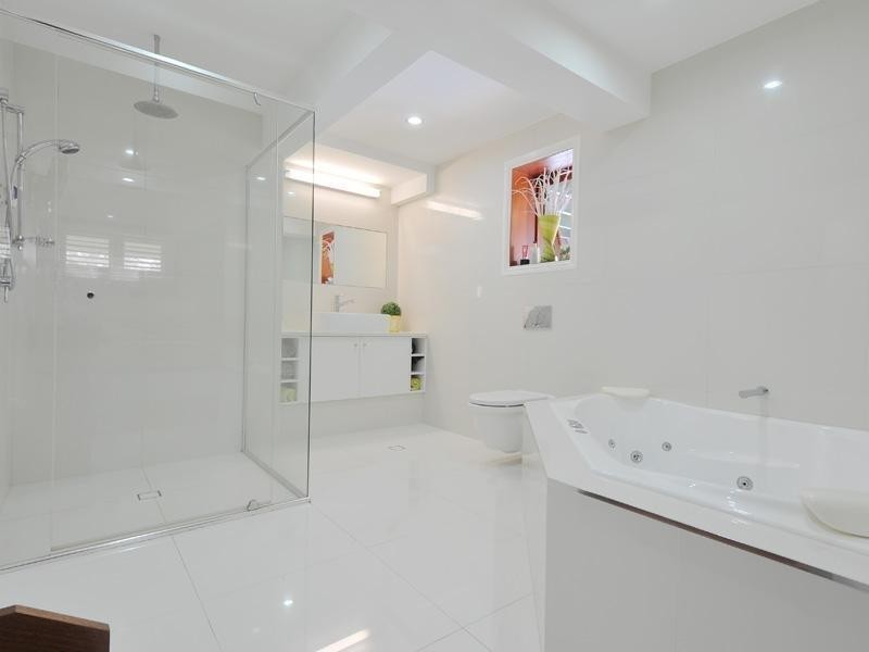 27 David Road, Holland Park QLD 4121