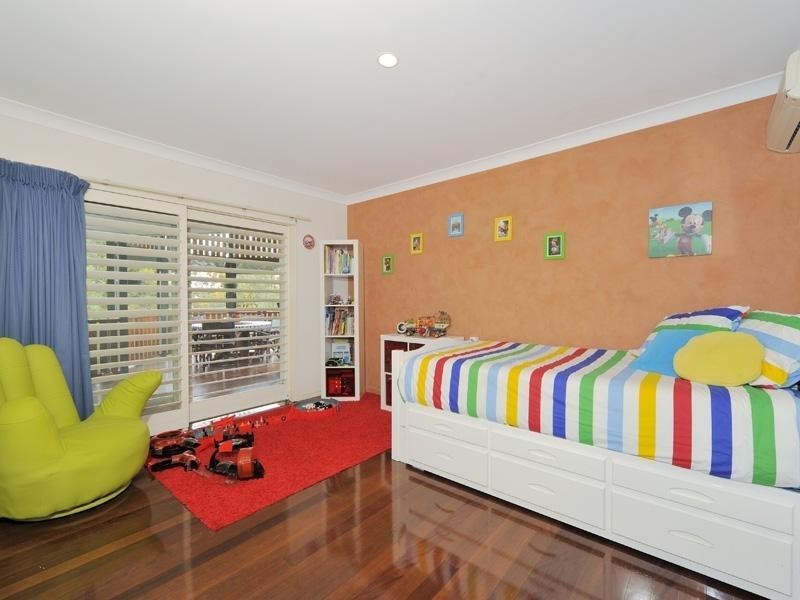 27 David Road, Holland Park QLD 4121