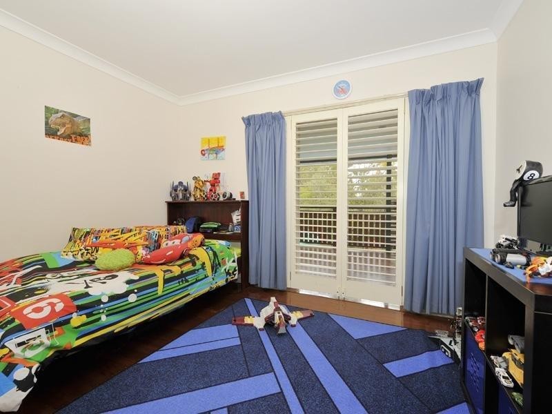 27 David Road, Holland Park QLD 4121