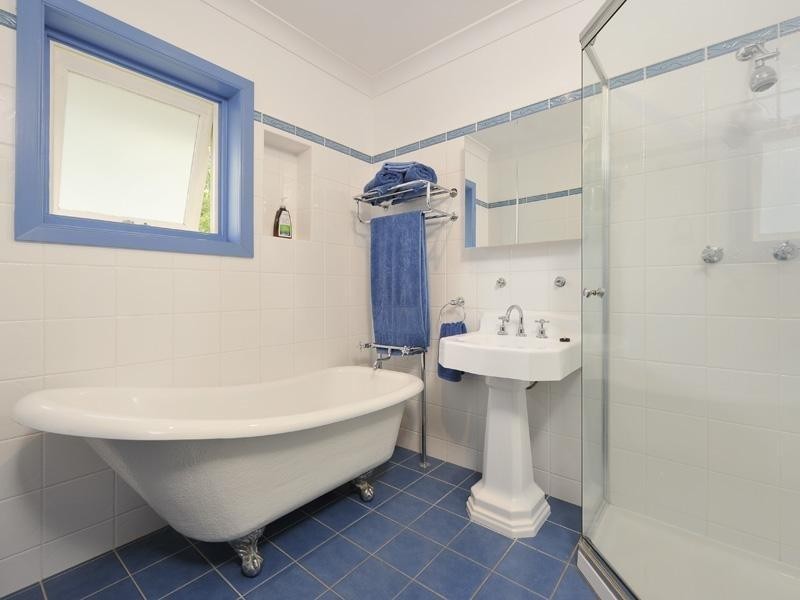 27 David Road, Holland Park QLD 4121