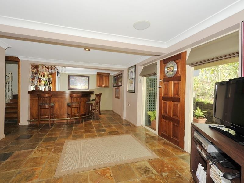 27 David Road, Holland Park QLD 4121