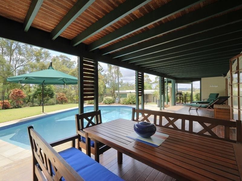 27 David Road, Holland Park QLD 4121