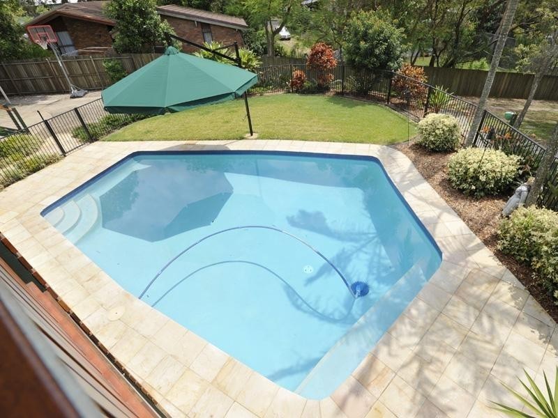 27 David Road, Holland Park QLD 4121