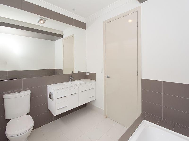 70 Lytton Road, Bulimba QLD 4171