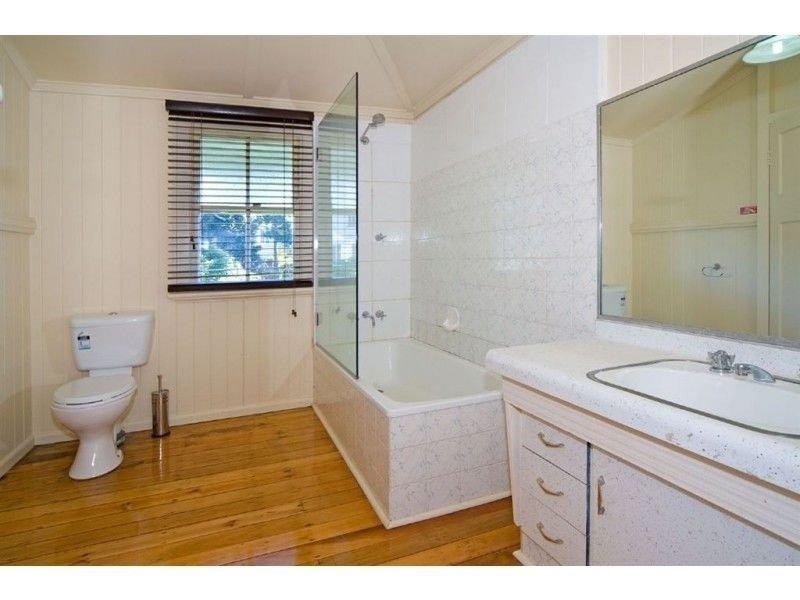 25 Balmoral Street, Hawthorne QLD 4171