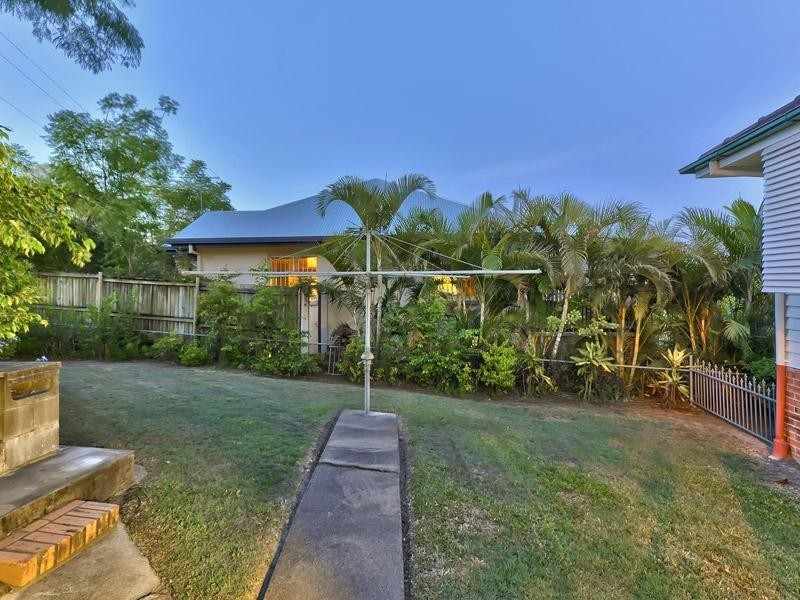 14 Clara Street, Camp Hill QLD 4152