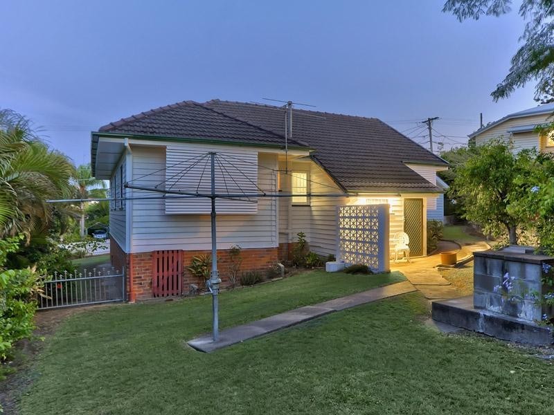 14 Clara Street, Camp Hill QLD 4152