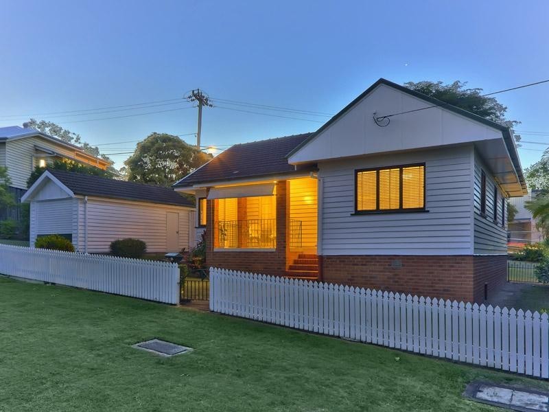 14 Clara Street, Camp Hill QLD 4152