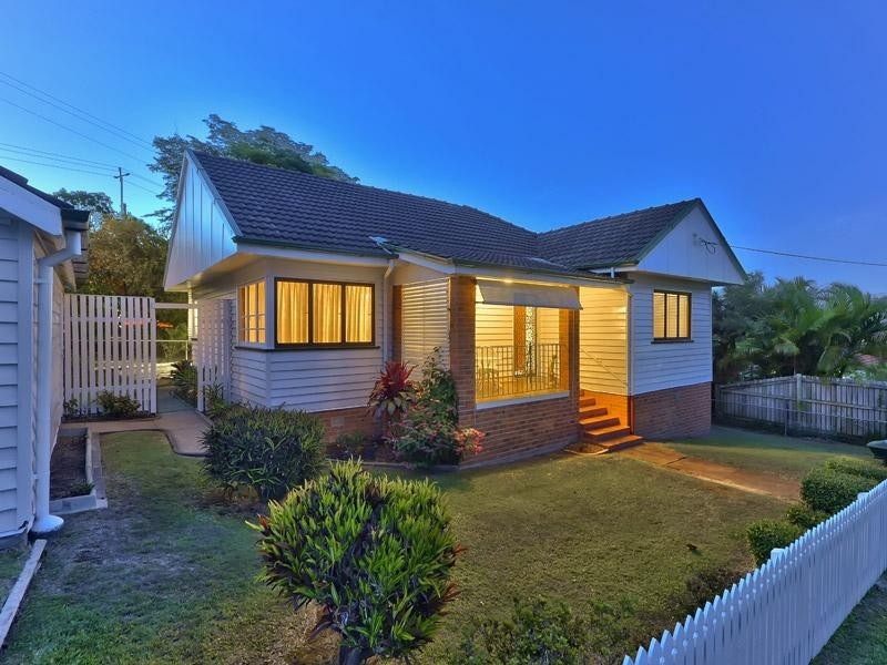 14 Clara Street, Camp Hill QLD 4152