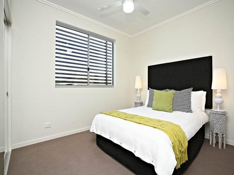 4/64 Barton Road, Hawthorne QLD 4171