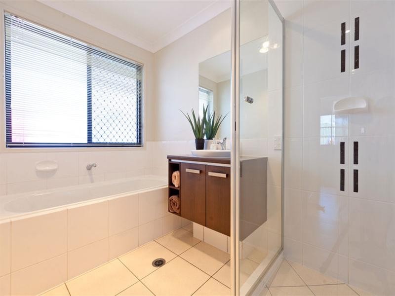 2 Rymera Crescent, Gumdale QLD 4154