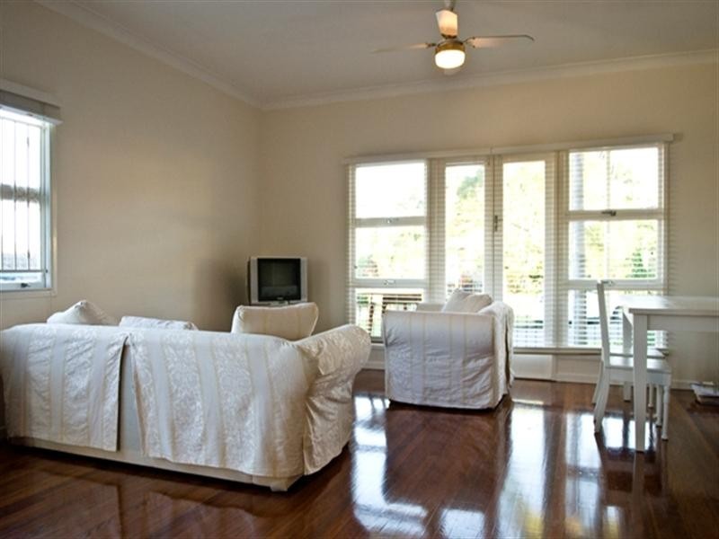 8 Aloomba Street, Balmoral QLD 4171