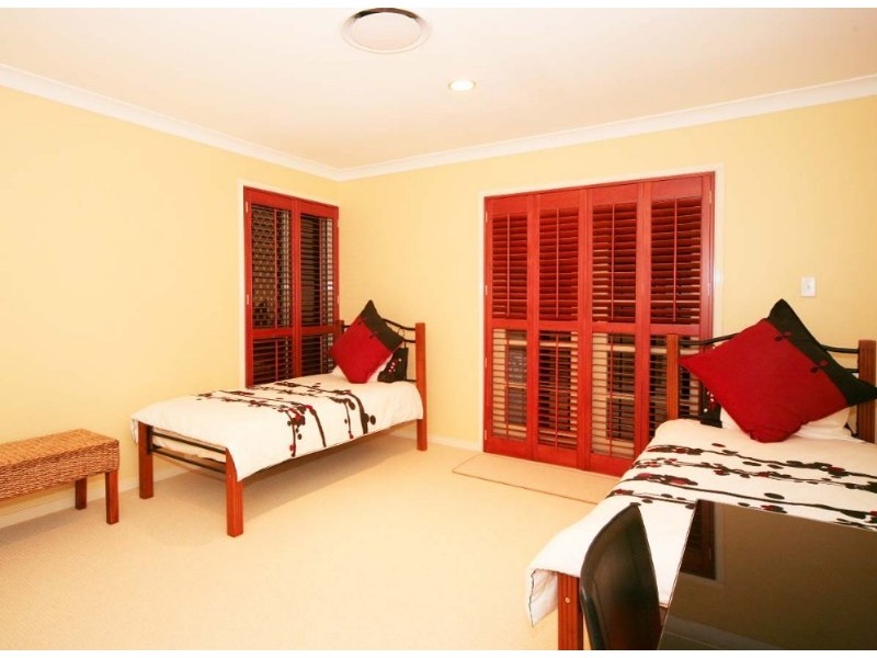 24 Sunset Place, Carindale QLD 4152