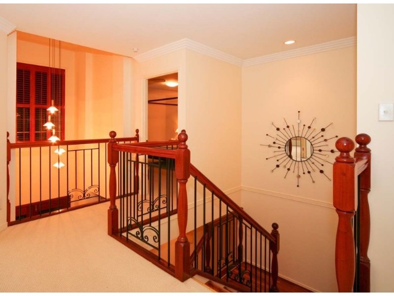 24 Sunset Place, Carindale QLD 4152