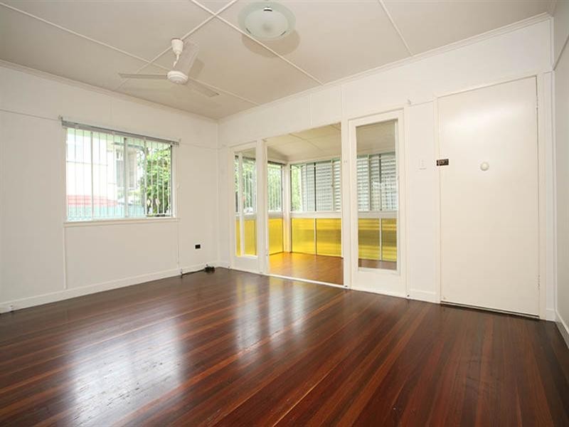 6 Wemvern Street, Upper Mount Gravatt QLD 4122