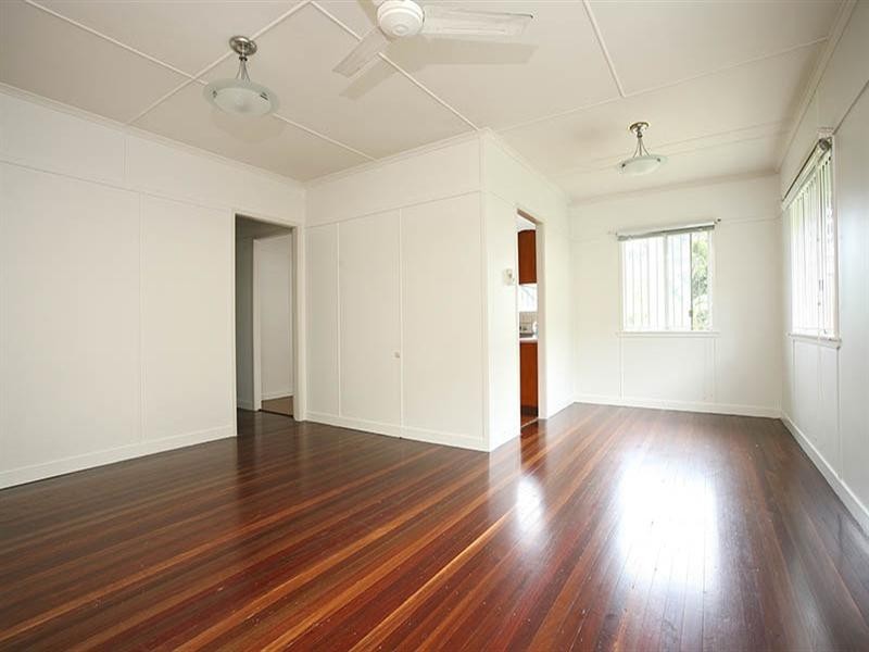 6 Wemvern Street, Upper Mount Gravatt QLD 4122