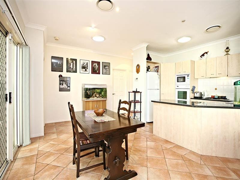 11 Oleander Place, Carindale QLD 4152