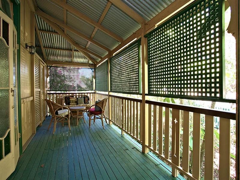 32 Barker Street, East Brisbane QLD 4169