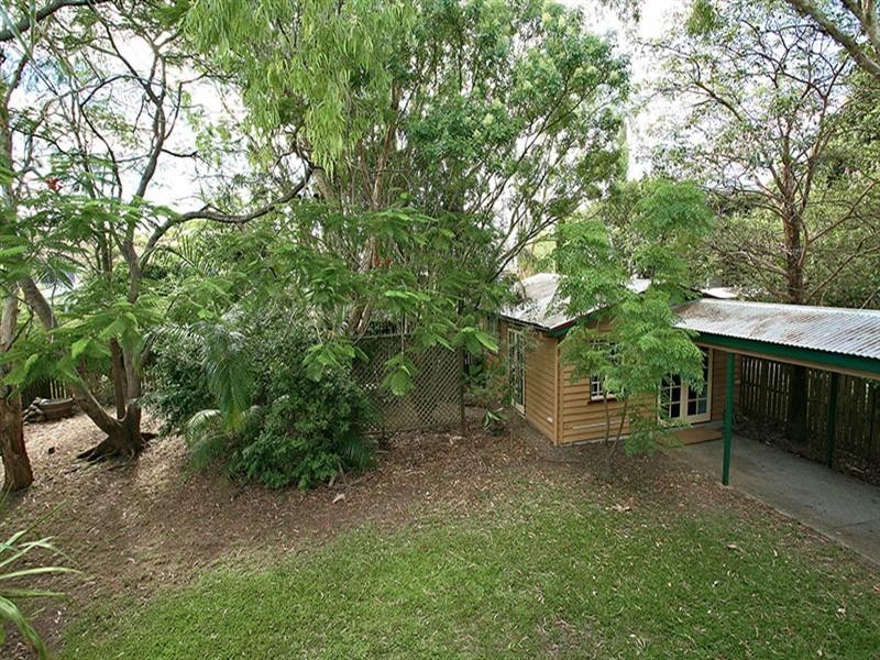 32 Barker Street, East Brisbane QLD 4169