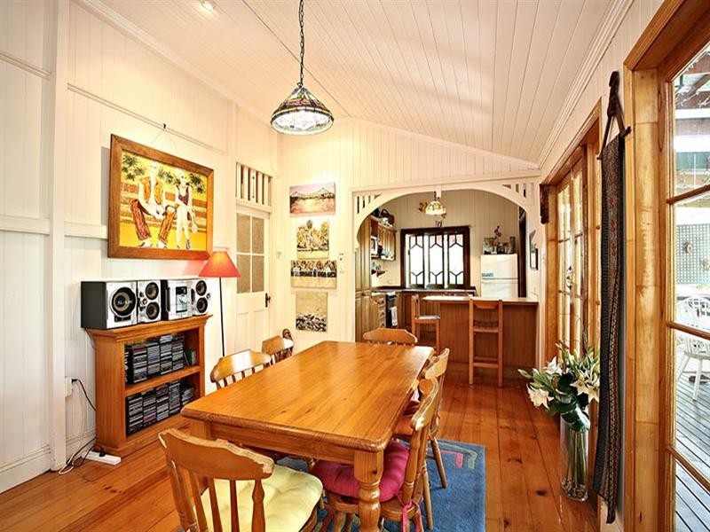32 Barker Street, East Brisbane QLD 4169