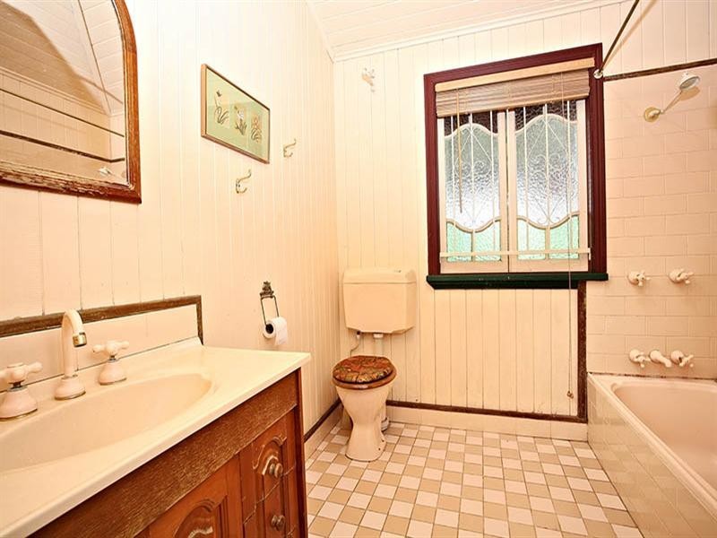 32 Barker Street, East Brisbane QLD 4169