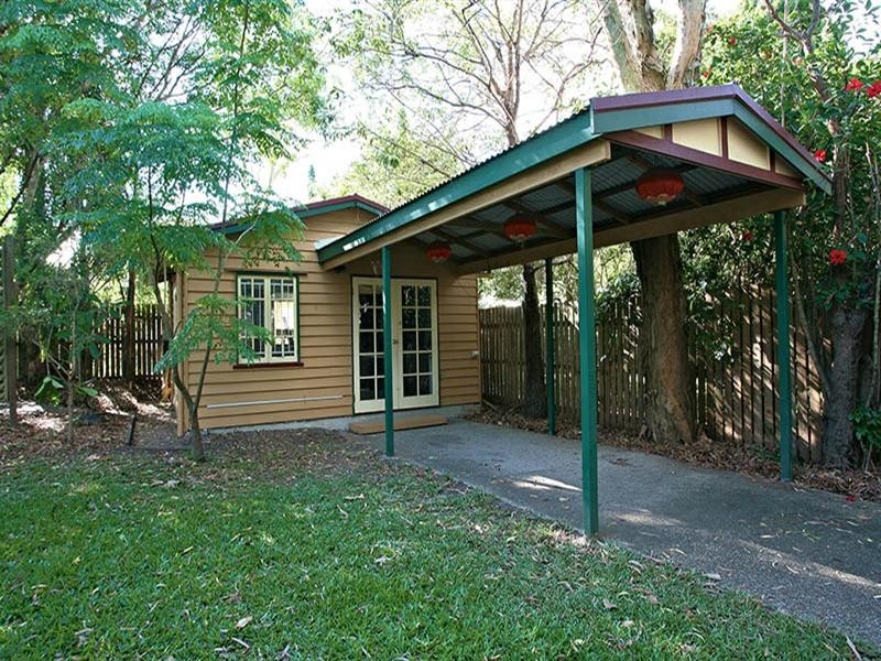 32 Barker Street, East Brisbane QLD 4169