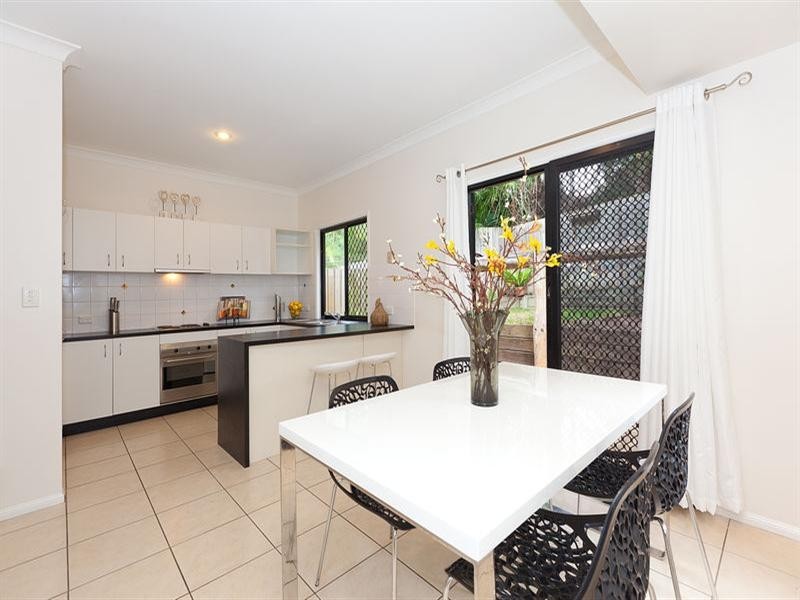 2/303 Wynnum Road, Norman Park QLD 4170