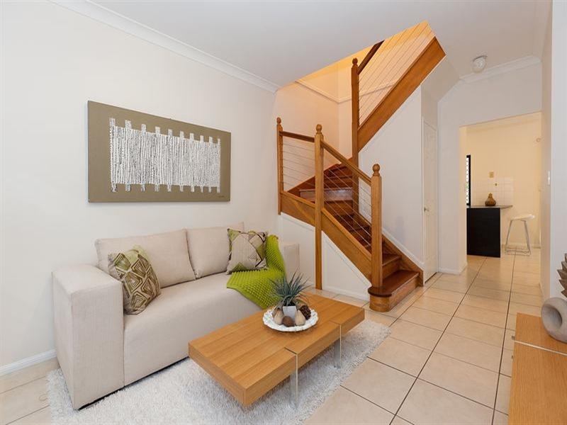 2/303 Wynnum Road, Norman Park QLD 4170