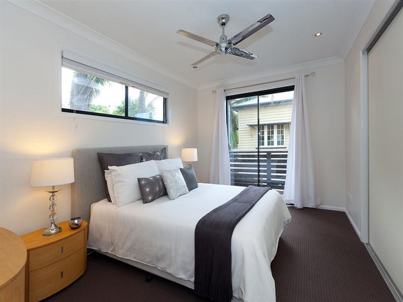 2/303 Wynnum Road, Norman Park QLD 4170