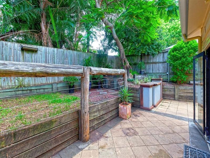 2/303 Wynnum Road, Norman Park QLD 4170