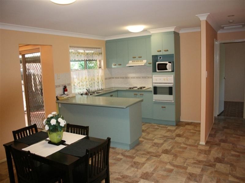 10 Brett Place, Wynnum West QLD 4178