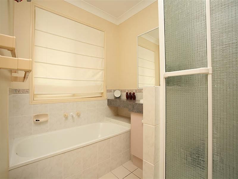 10 Brett Place, Wynnum West QLD 4178