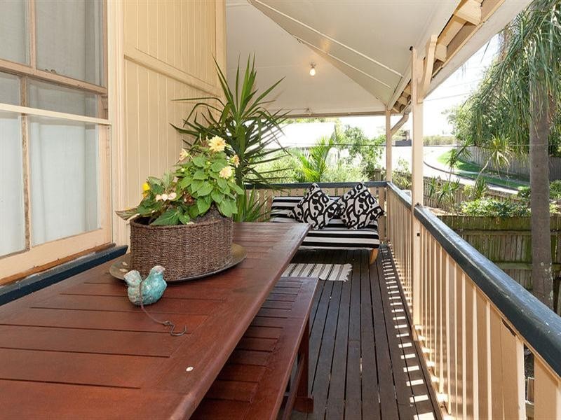 9 Overend Street, Norman Park QLD 4170